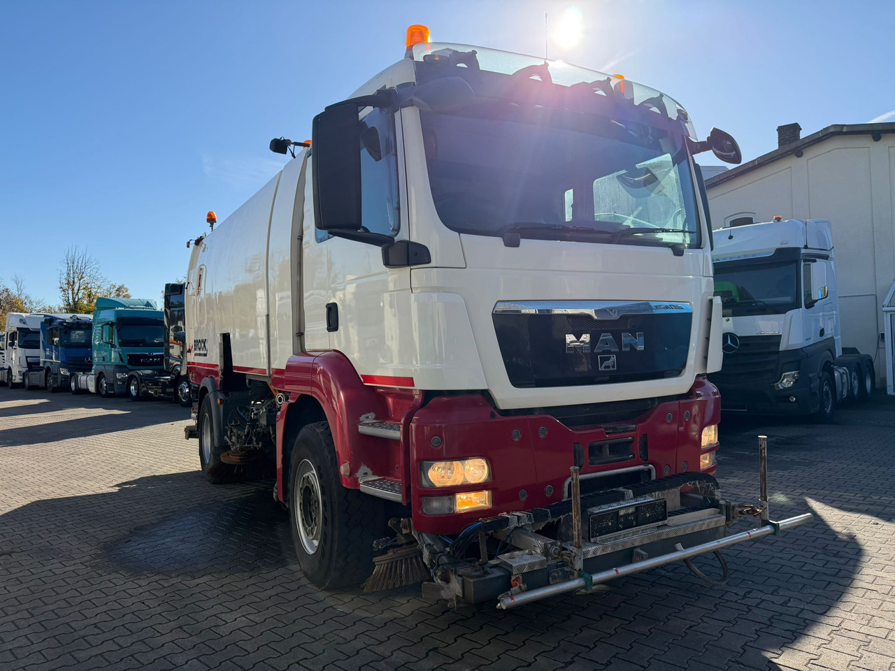 MAN TGS 18.440 Kehr-Saug-Fahrzeug | Brock SL280 2 JUMBO S | Straßenreiniger | 4x2| 12053 St. - Makinë fshirëse për rrugët: foto 1 MAN TGS 18.440 Kehr-Saug-Fahrzeug | Brock SL280 2 JUMBO S | Straßenreiniger | 4x2| 12053 St. - Makinë fshirëse për rrugët: foto 1