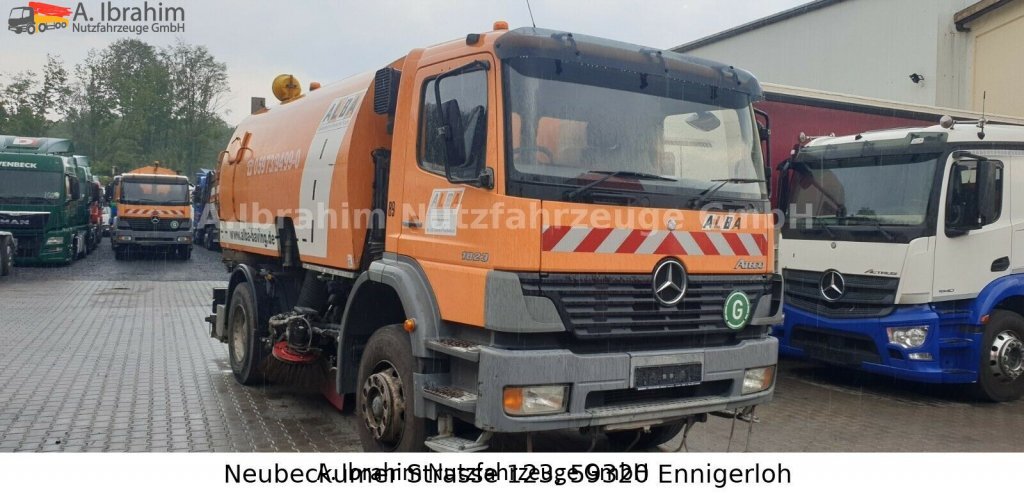 Mercedes-Benz 1823 DB 1823,Optifant 70, 3677 h Betriebsst., 2 Motors, 3 Pedals - Makinë fshirëse për rrugët: foto 1 Mercedes-Benz 1823 DB 1823,Optifant 70, 3677 h Betriebsst., 2 Motors, 3 Pedals - Makinë fshirëse për rrugët: foto 1