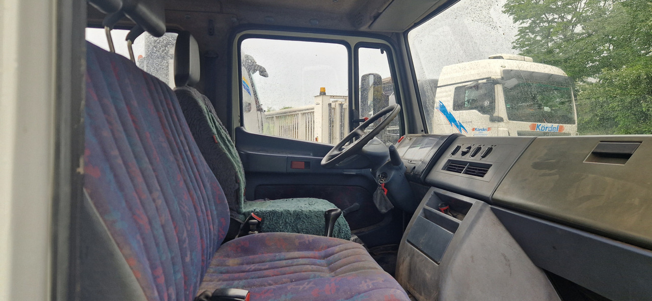 Mercedes-Benz 615D Doka Pritsche, Zustand gut - Kamioncine me karroceri, Kamioncine dopio kabinë: foto 2 Mercedes-Benz 615D Doka Pritsche, Zustand gut - Kamioncine me karroceri, Kamioncine dopio kabinë: foto 2