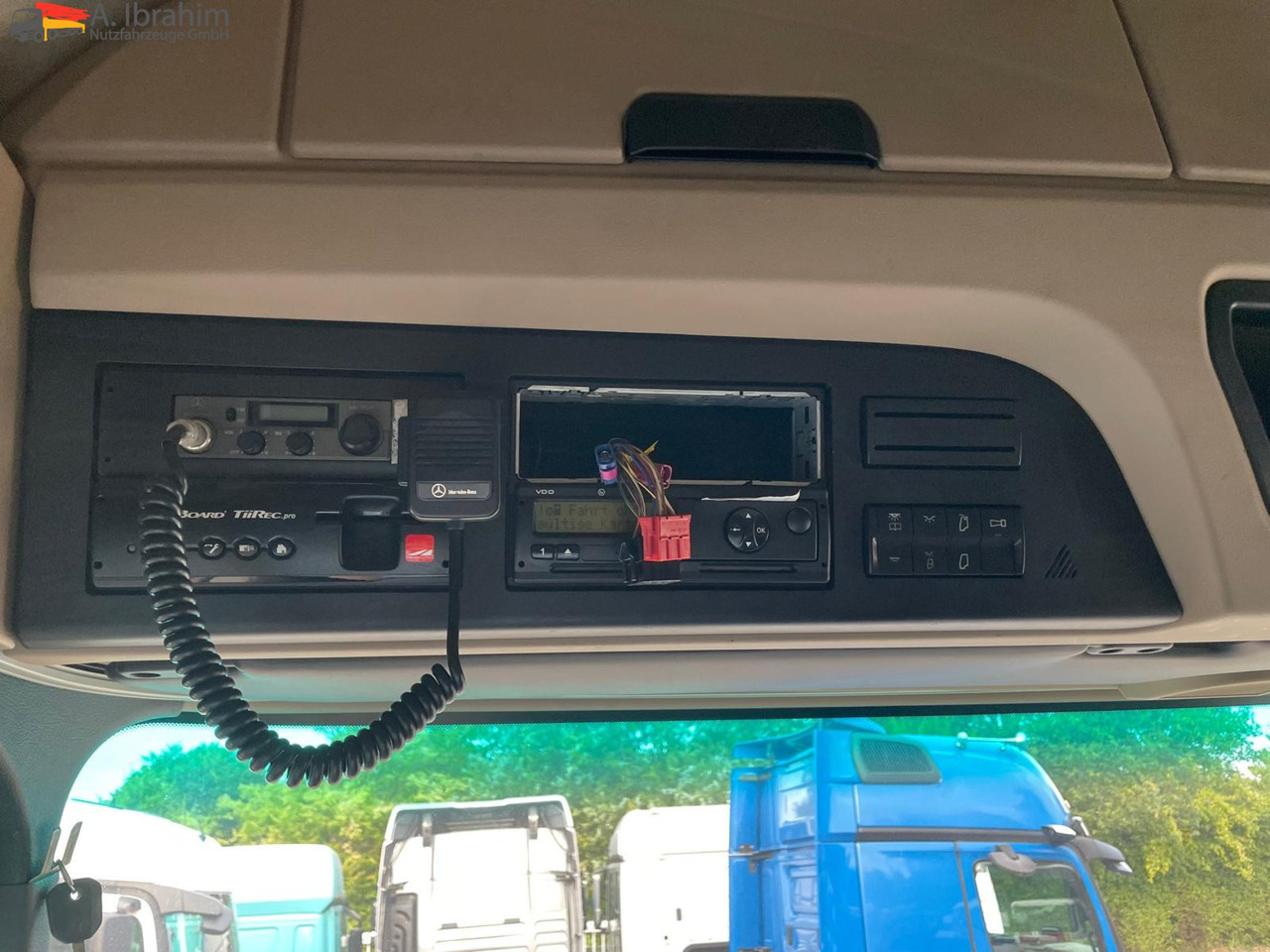 Mercedes-Benz Actros 2545 6x2 Pritsche Kran HIAB 166 - Kamion me karroceri të hapur, Kamion me vinç: foto 4 Mercedes-Benz Actros 2545 6x2 Pritsche Kran HIAB 166 - Kamion me karroceri të hapur, Kamion me vinç: foto 4