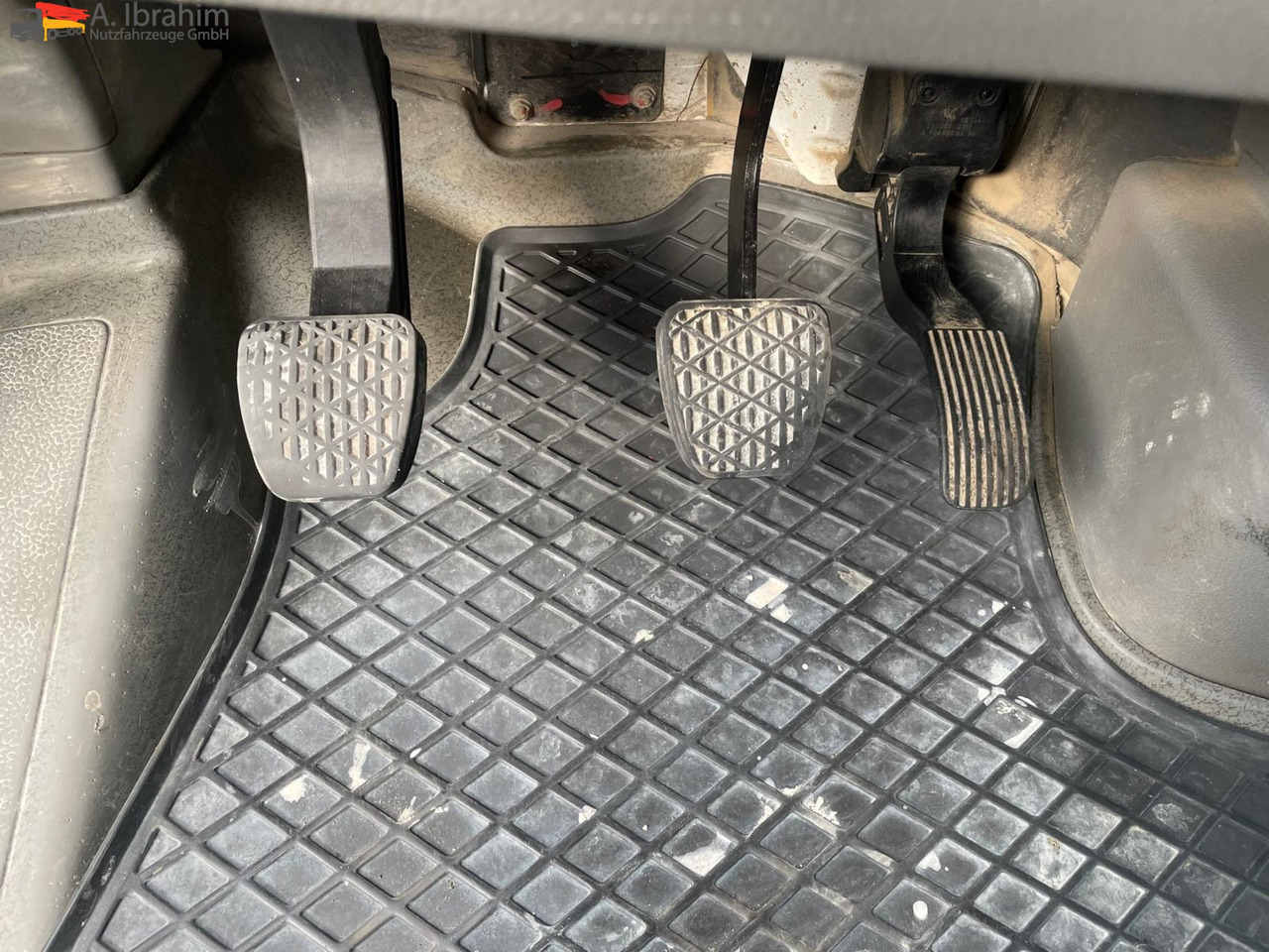 Mercedes-Benz Sprinter DB 319 CDI Geschlossen Kasten | 15 m³ | V6 | 4.5 m Radstand - Furgon: foto 2 Mercedes-Benz Sprinter DB 319 CDI Geschlossen Kasten | 15 m³ | V6 | 4.5 m Radstand - Furgon: foto 2