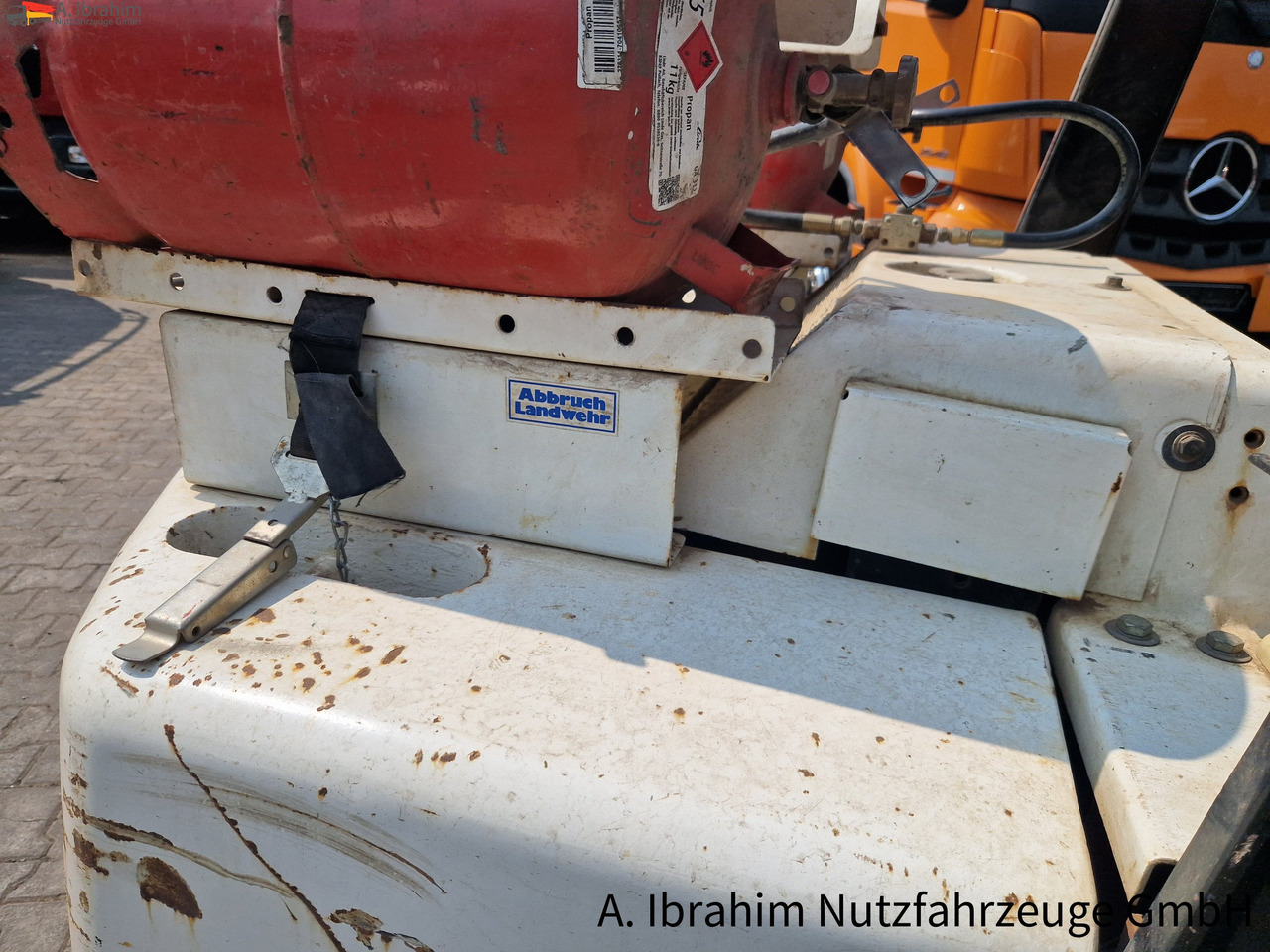 Nissan BF 03-40 4t Stapler - Pirun ngritës: foto 5 Nissan BF 03-40 4t Stapler - Pirun ngritës: foto 5