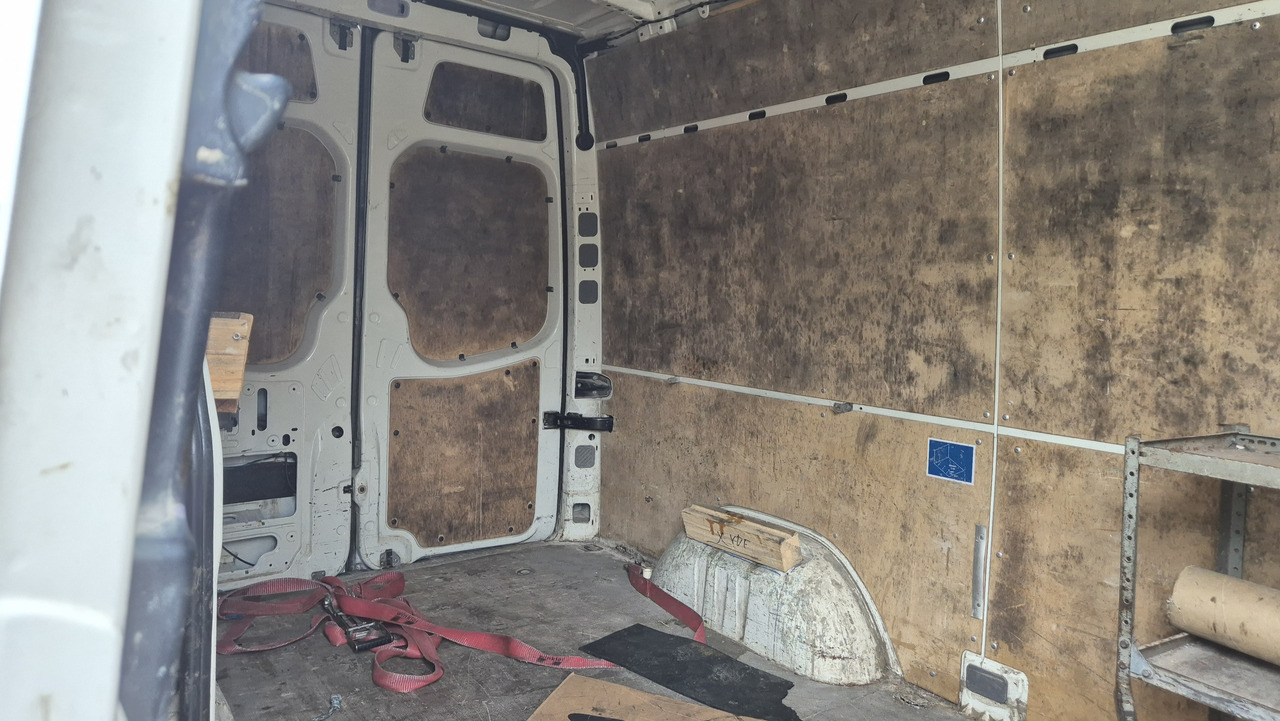 VW Crafter 2.5 Diesel Rost ja, technisch super, HU neu 01 2025 - Furgon: foto 5 VW Crafter 2.5 Diesel Rost ja, technisch super, HU neu 01 2025 - Furgon: foto 5