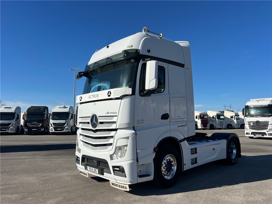 MERCEDES-BENZ 1863 AMG / RETARDER - Gjysmë-kamion: foto 3 MERCEDES-BENZ 1863 AMG / RETARDER - Gjysmë-kamion: foto 3