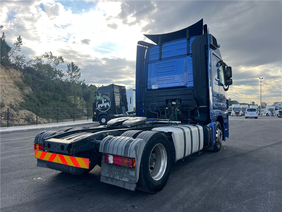MERCEDES-BENZ Actros 1841 - Gjysmë-kamion: foto 4 MERCEDES-BENZ Actros 1841 - Gjysmë-kamion: foto 4