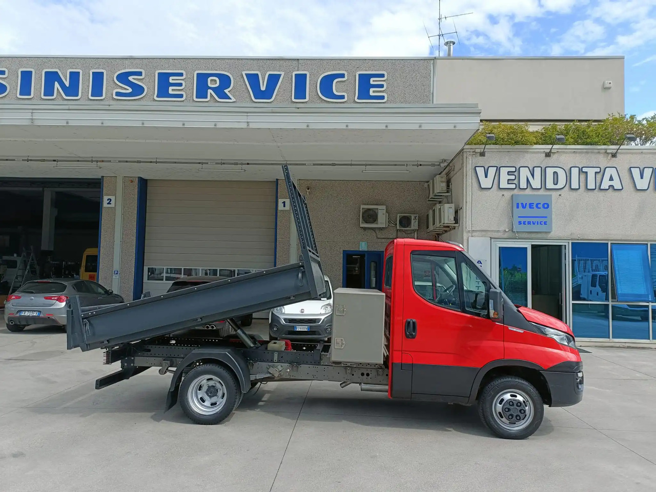 IVECO DAILY 35C12 RIBALTABILE - Kamioncine vetëshkarkuese: foto 3 IVECO DAILY 35C12 RIBALTABILE - Kamioncine vetëshkarkuese: foto 3