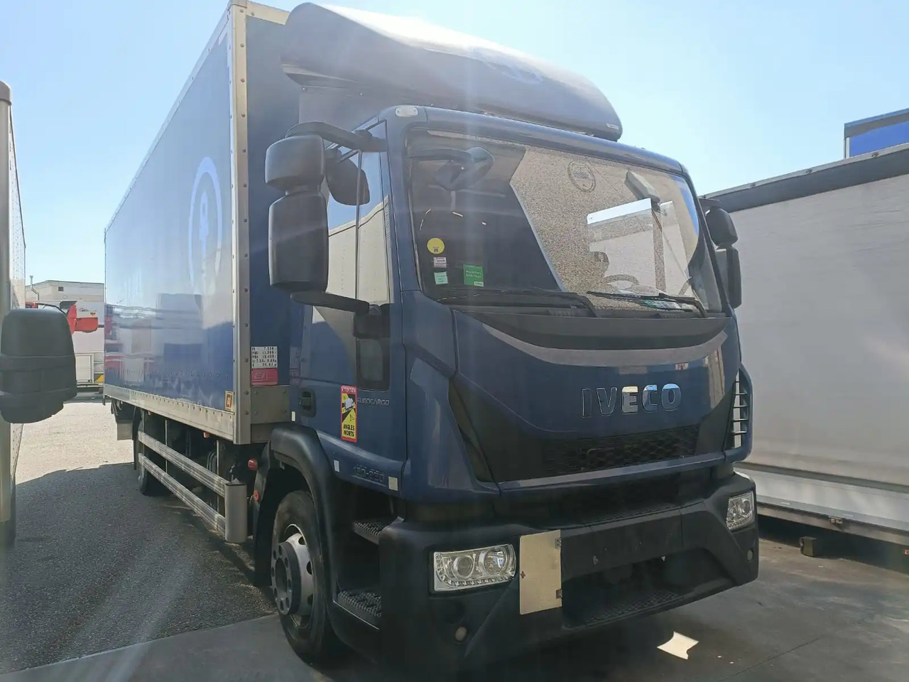 IVECO EUROCARGO 120E22 - Kamion vagonetë: foto 2 IVECO EUROCARGO 120E22 - Kamion vagonetë: foto 2