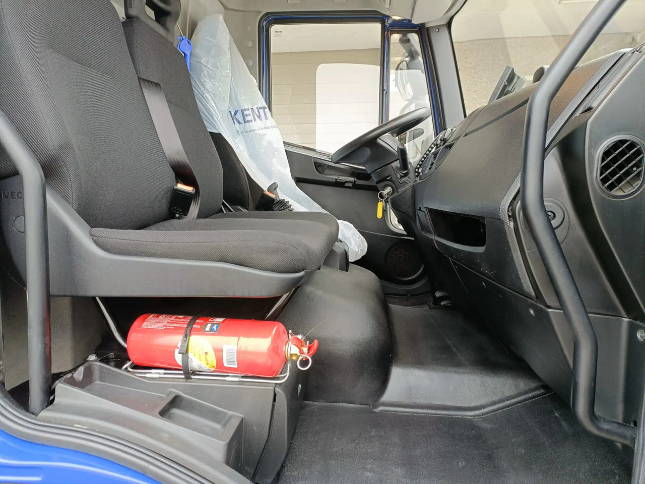 IVECO EUROCARGO 120E22P - Kamion kabinë-shasi: foto 2 IVECO EUROCARGO 120E22P - Kamion kabinë-shasi: foto 2