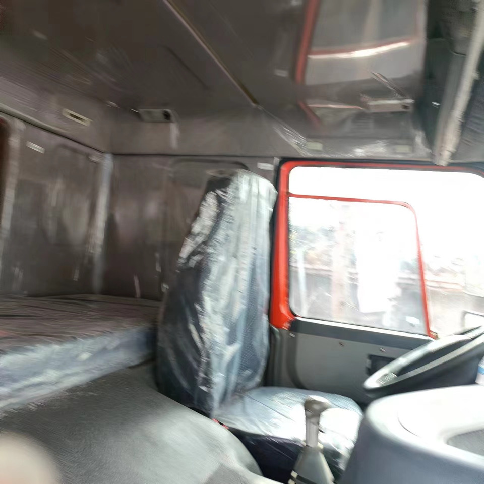 Kamion vetëshkarkues HOWO 371 6X4: foto 6
