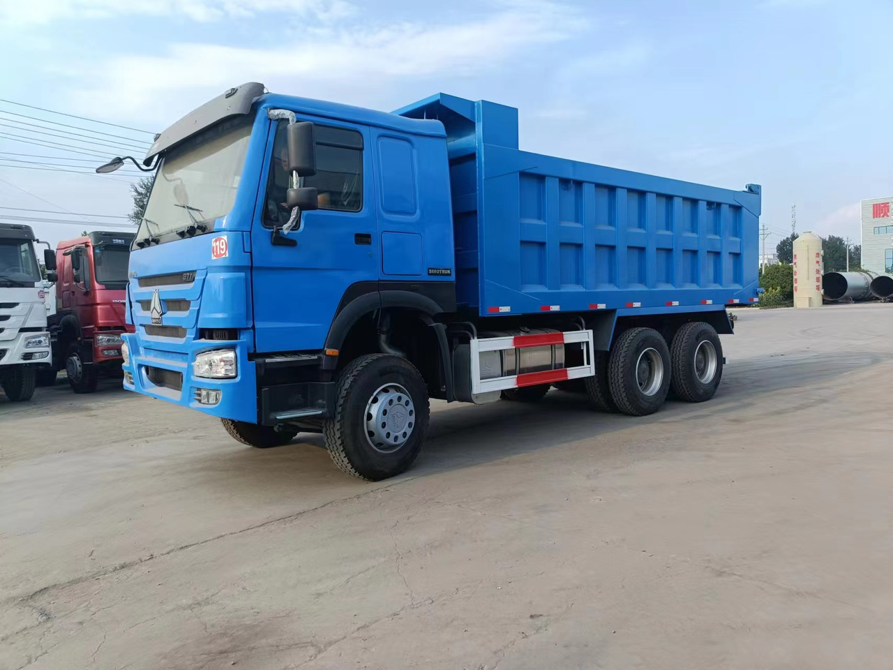 HOWO 371 6X4 - Kamion vetëshkarkues: foto 4 HOWO 371 6X4 - Kamion vetëshkarkues: foto 4
