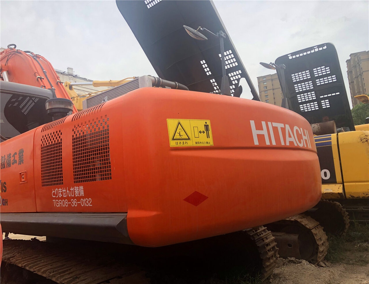 Hitachi ZX360 - Ekskavator me zinxhirë: foto 5 Hitachi ZX360 - Ekskavator me zinxhirë: foto 5