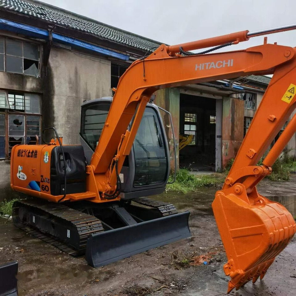 Hitachi ZX60 - Ekskavator me zinxhirë: foto 3 Hitachi ZX60 - Ekskavator me zinxhirë: foto 3