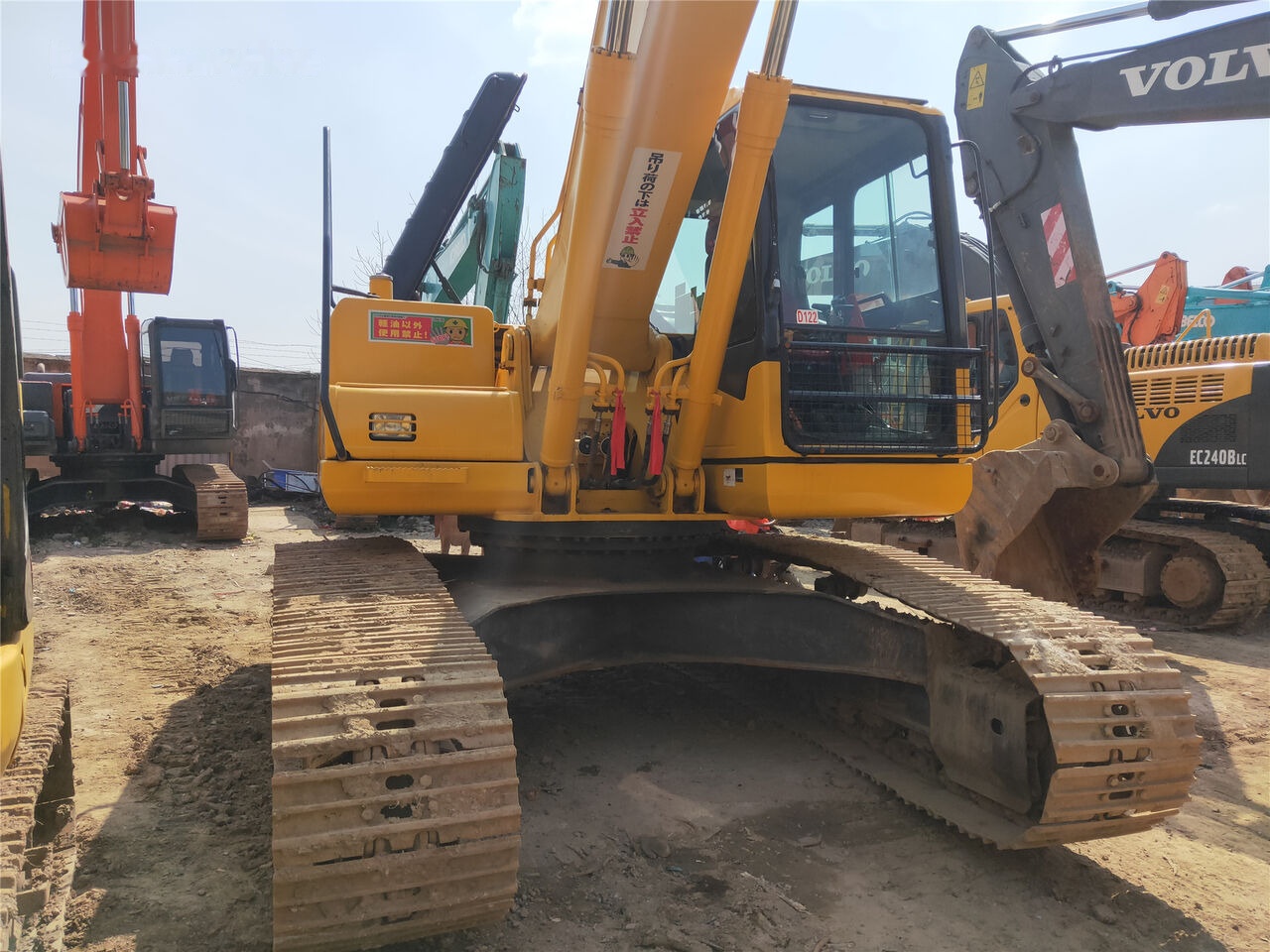 Komatsu PC200-7 - Ekskavator me zinxhirë: foto 5 Komatsu PC200-7 - Ekskavator me zinxhirë: foto 5