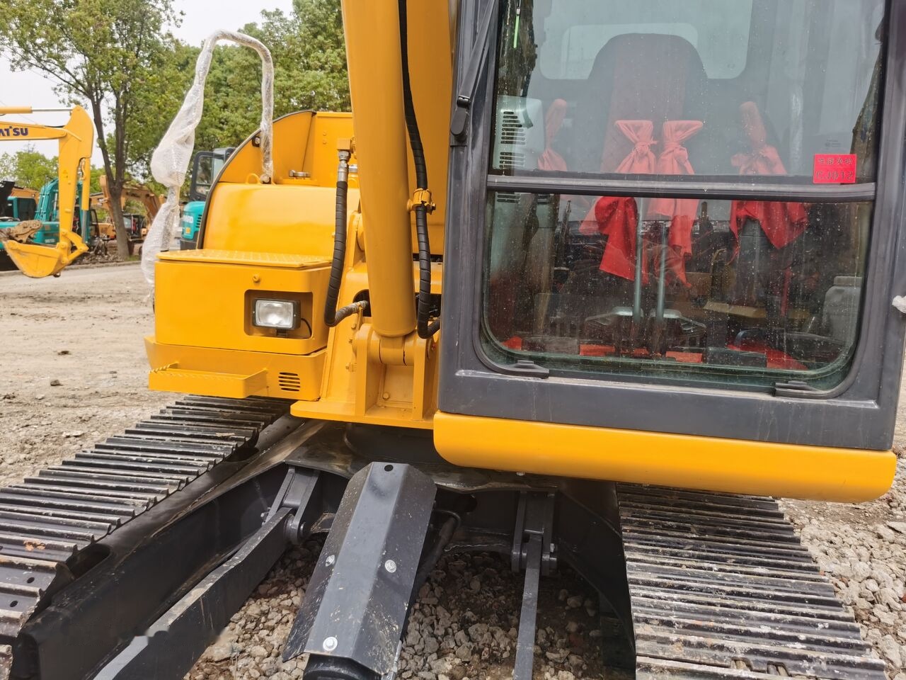 Komatsu PC70-8 - Ekskavator me zinxhirë: foto 1 Komatsu PC70-8 - Ekskavator me zinxhirë: foto 1