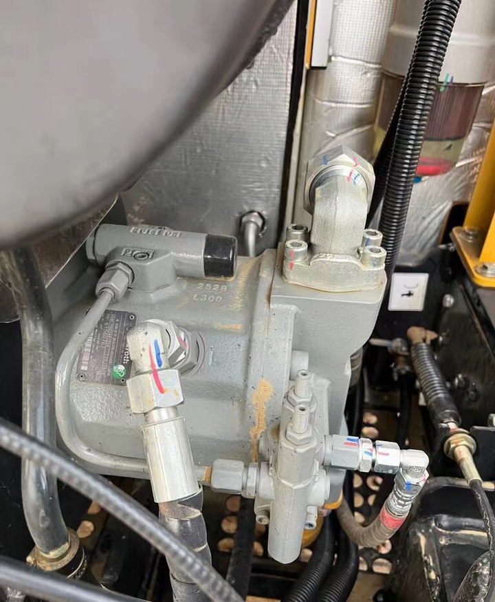 Sany SY55 - Ekskavator me zinxhirë: foto 2 Sany SY55 - Ekskavator me zinxhirë: foto 2