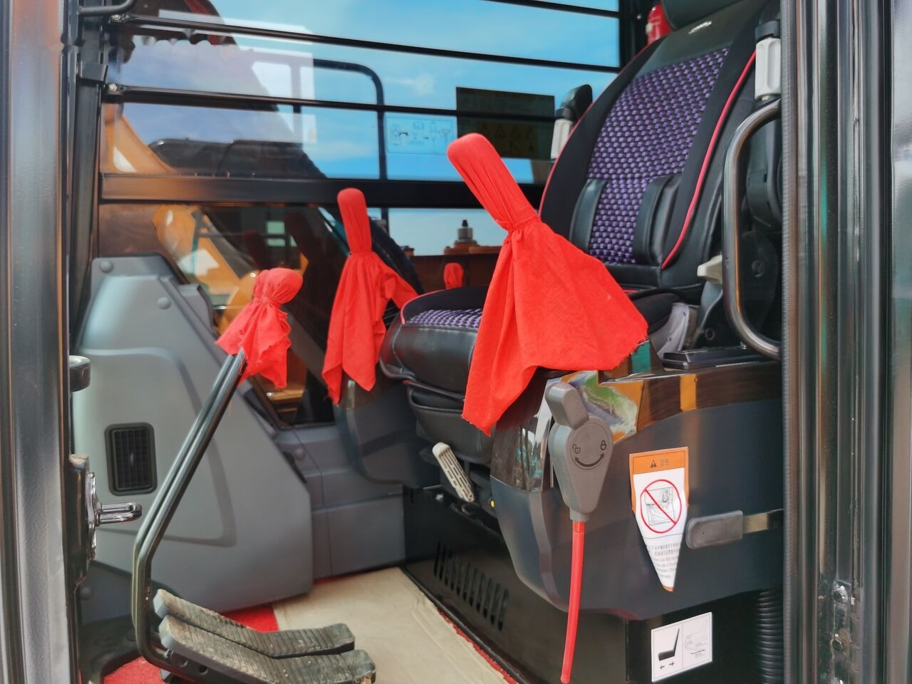 Sany SY75 - Ekskavator me zinxhirë: foto 4 Sany SY75 - Ekskavator me zinxhirë: foto 4