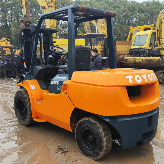 TOYOTA FD50 - Pirun më naftë: foto 4 TOYOTA FD50 - Pirun më naftë: foto 4