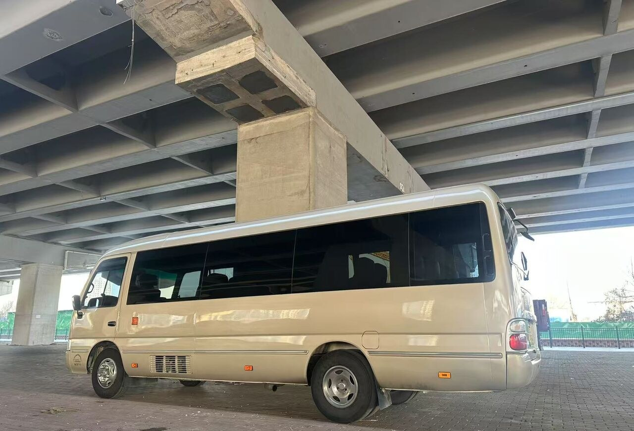 Toyota 1HZ - Autobus suburban: foto 1 Toyota 1HZ - Autobus suburban: foto 1
