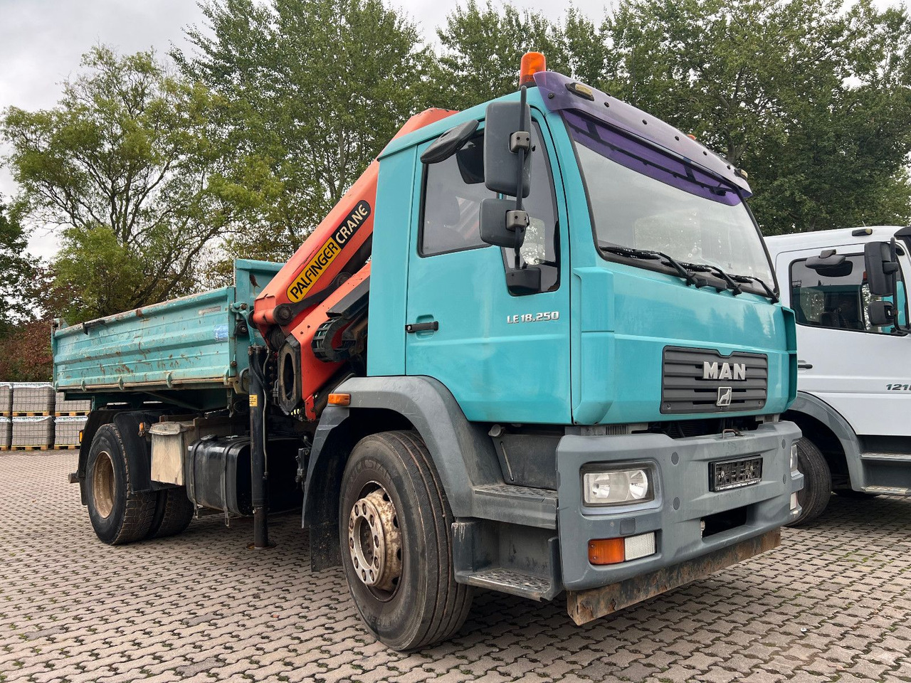 MAN 18.250 Palfinger 11502 - Kamion vetëshkarkues, Kamion me vinç: foto 2 MAN 18.250 Palfinger 11502 - Kamion vetëshkarkues, Kamion me vinç: foto 2