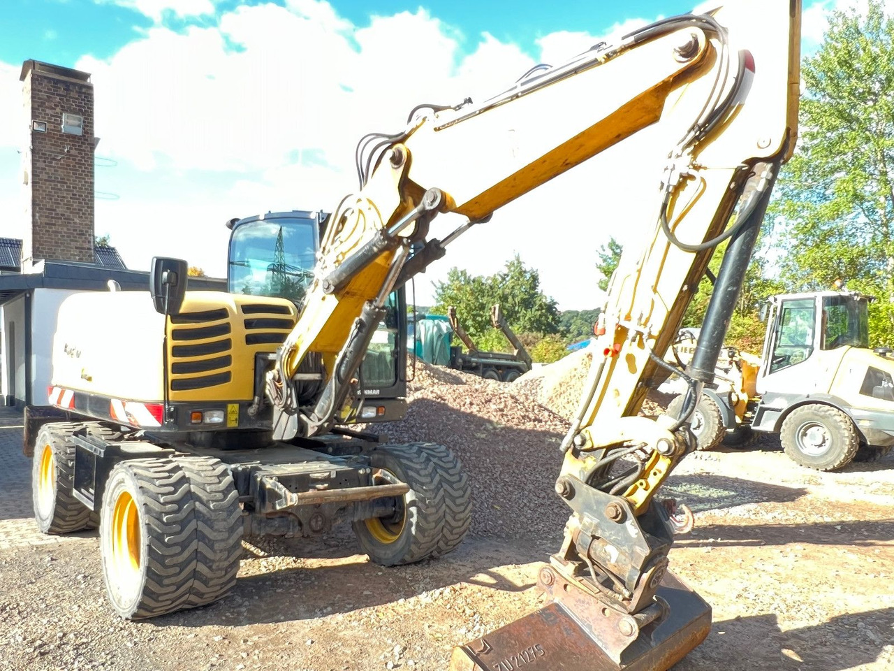 Yanmar B95 W 3x Löffel u. Hammer - Ekskavator me goma: foto 2 Yanmar B95 W 3x Löffel u. Hammer - Ekskavator me goma: foto 2