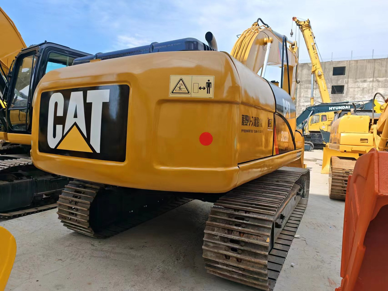CAT 320D 320D2 320 - Ekskavator me zinxhirë: foto 1 CAT 320D 320D2 320 - Ekskavator me zinxhirë: foto 1