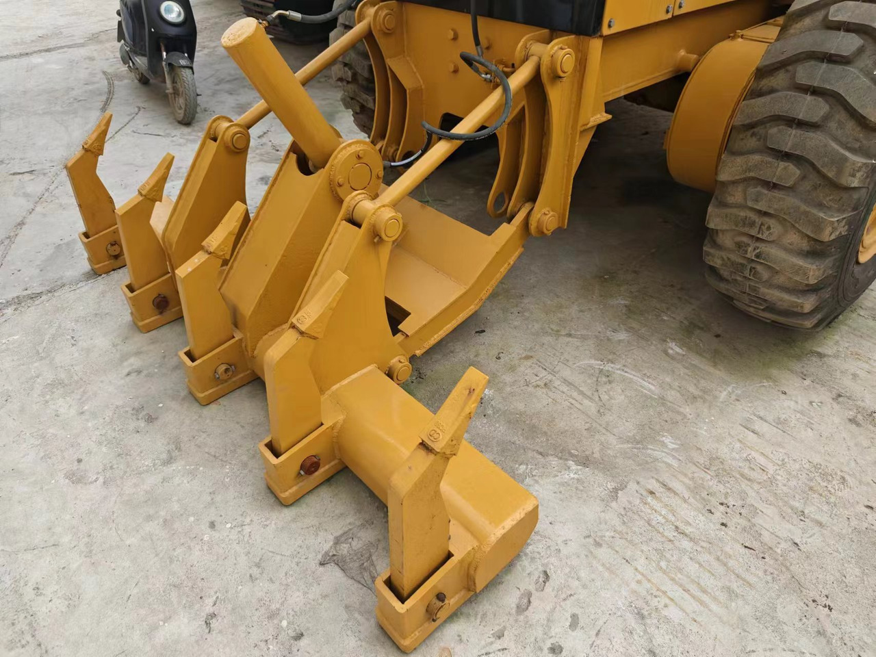 CATERPILLAR 140H - Makinë niveluese: foto 5 CATERPILLAR 140H - Makinë niveluese: foto 5