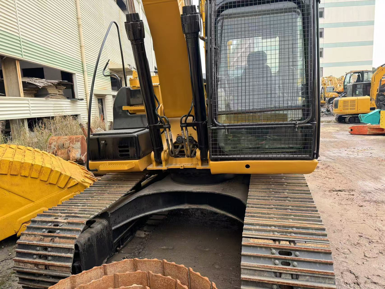 CATERPILLAR 315D2 - Ekskavator me zinxhirë: foto 3 CATERPILLAR 315D2 - Ekskavator me zinxhirë: foto 3