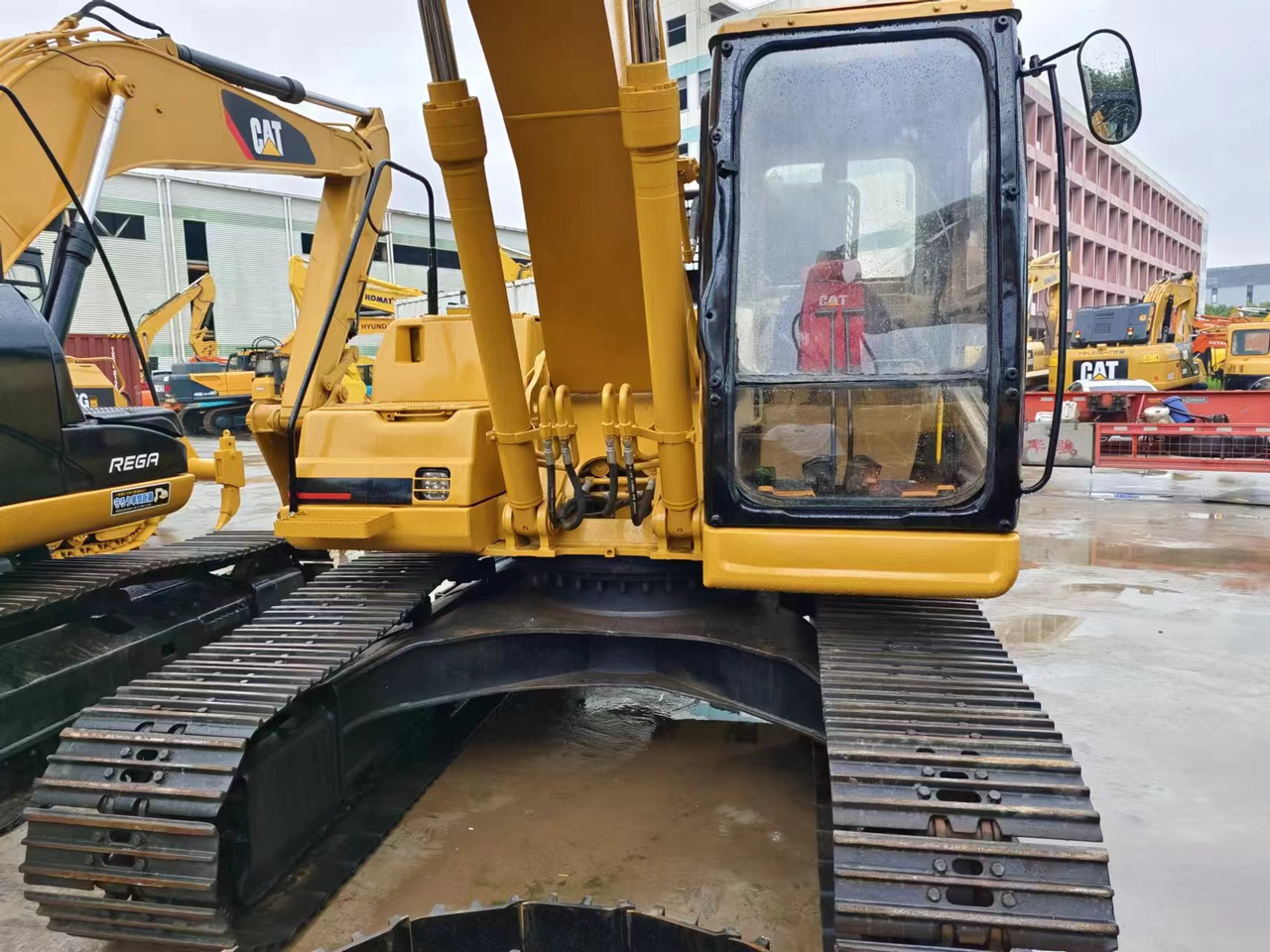 CATERPILLAR 320BL - Ekskavator me zinxhirë: foto 3 CATERPILLAR 320BL - Ekskavator me zinxhirë: foto 3