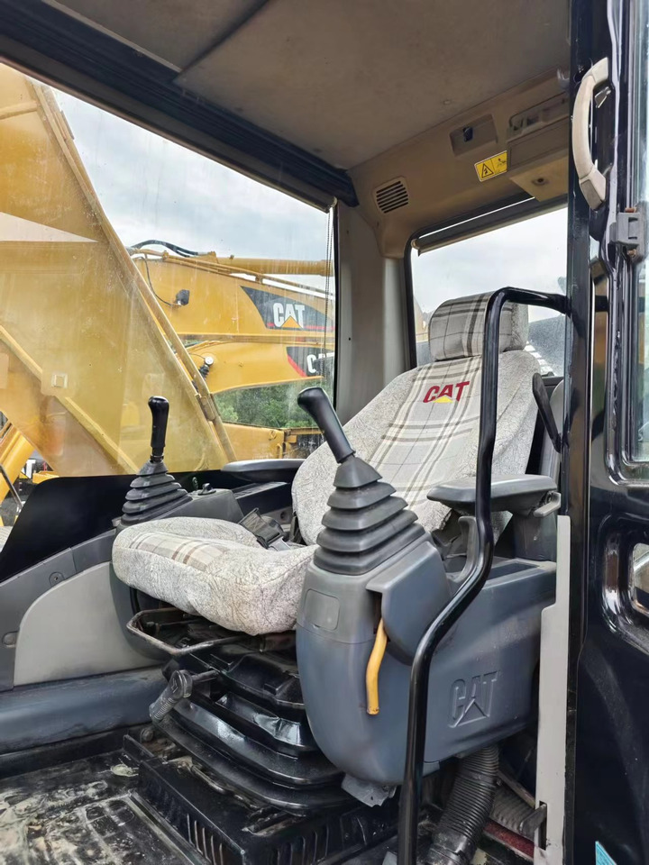 CATERPILLAR 320D - Ekskavator me zinxhirë: foto 3 CATERPILLAR 320D - Ekskavator me zinxhirë: foto 3