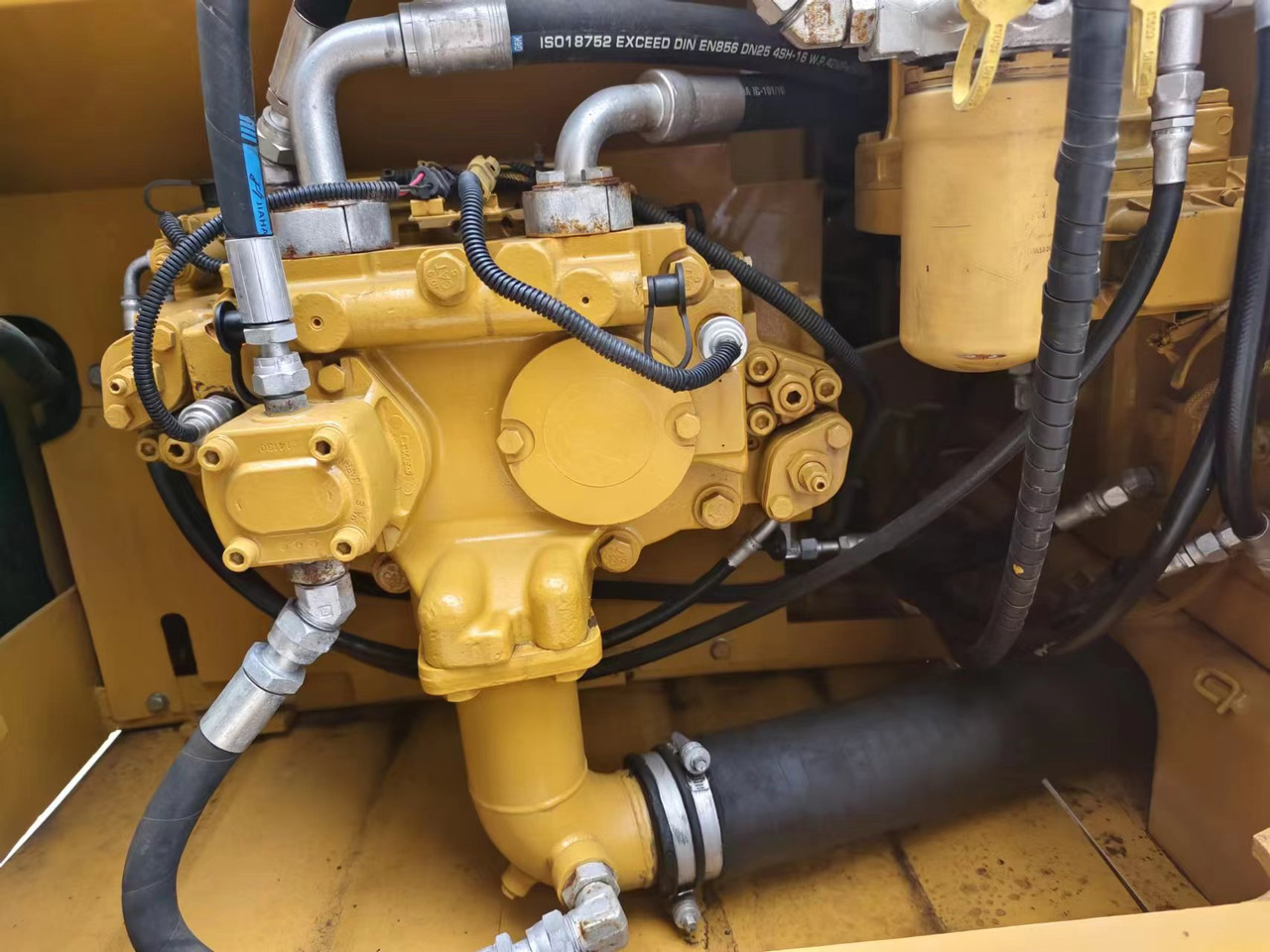 CATERPILLAR 320D - Ekskavator me zinxhirë: foto 5 CATERPILLAR 320D - Ekskavator me zinxhirë: foto 5