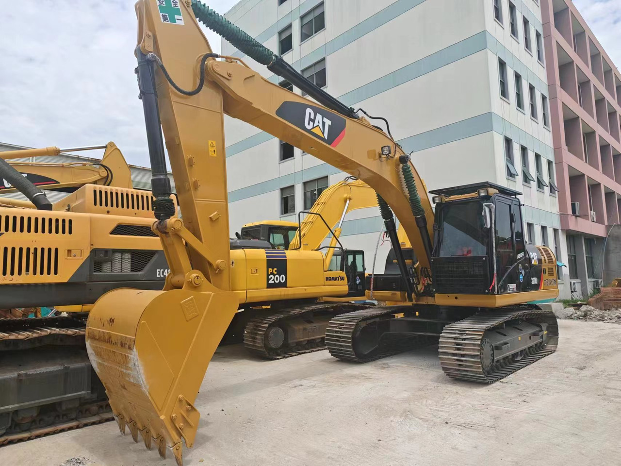 CATERPILLAR 320DL - Ekskavator me zinxhirë: foto 3 CATERPILLAR 320DL - Ekskavator me zinxhirë: foto 3