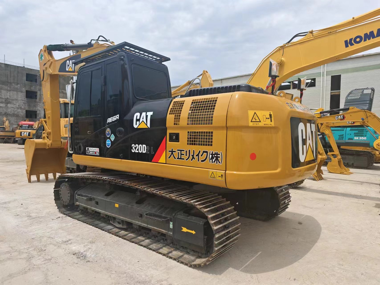 CATERPILLAR 320DL - Ekskavator me zinxhirë: foto 2 CATERPILLAR 320DL - Ekskavator me zinxhirë: foto 2