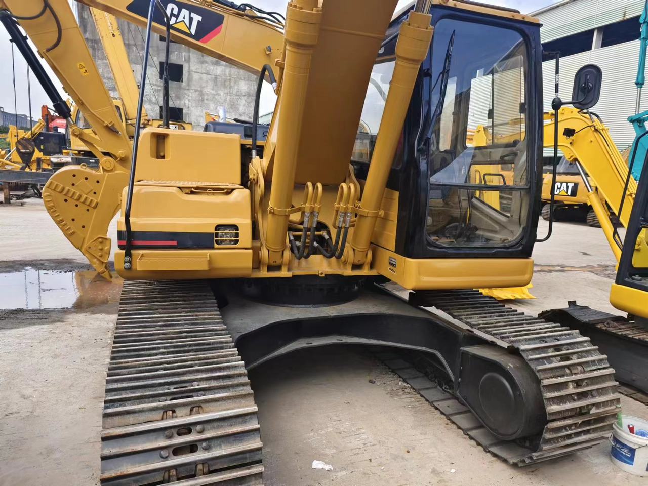CATERPILLAR CAT 320BL - Ekskavator me zinxhirë: foto 2 CATERPILLAR CAT 320BL - Ekskavator me zinxhirë: foto 2