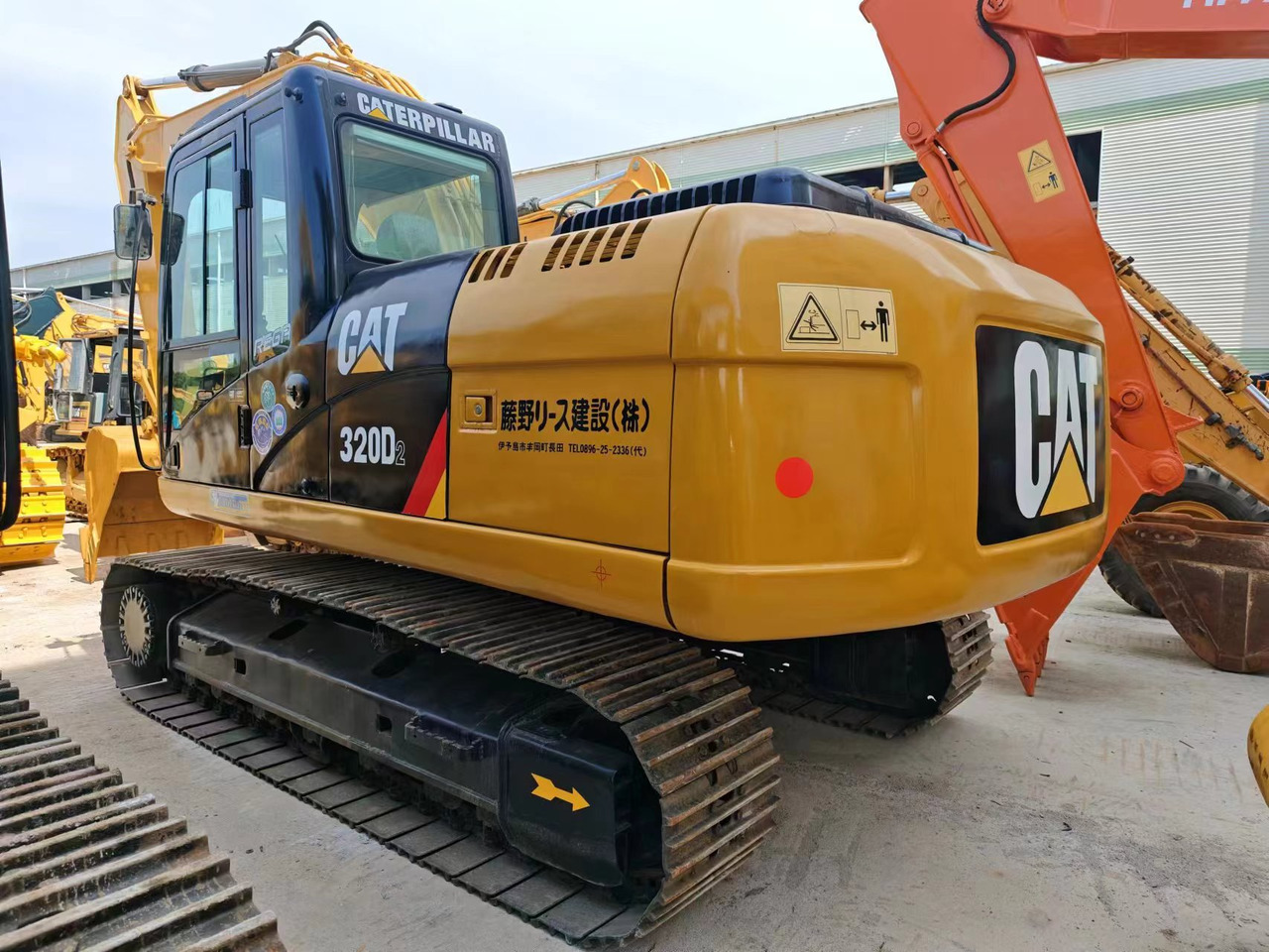 CATERPILLAR CAT 320D2 - Ekskavator me zinxhirë: foto 1 CATERPILLAR CAT 320D2 - Ekskavator me zinxhirë: foto 1