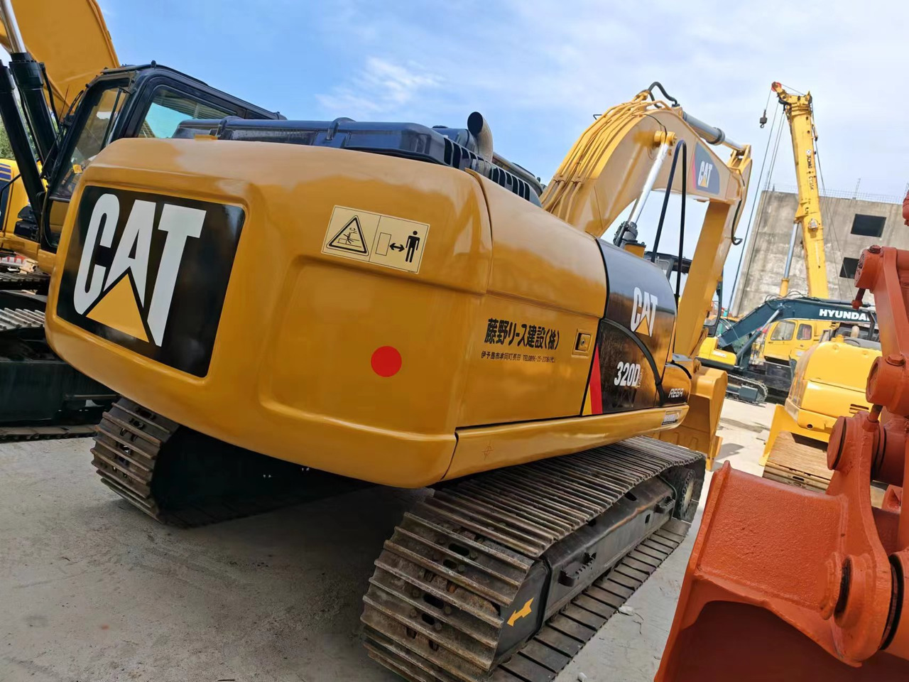 CATERPILLAR CAT 320D2 - Ekskavator me zinxhirë: foto 2 CATERPILLAR CAT 320D2 - Ekskavator me zinxhirë: foto 2