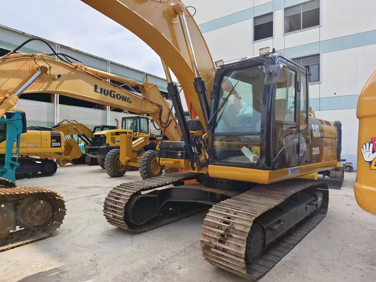 CATERPILLAR CAT 320D2 - Ekskavator me zinxhirë: foto 3 CATERPILLAR CAT 320D2 - Ekskavator me zinxhirë: foto 3