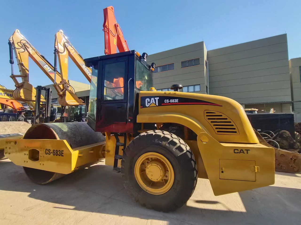 CATERPILLAR CS683E - Ngjeshës: foto 1 CATERPILLAR CS683E - Ngjeshës: foto 1