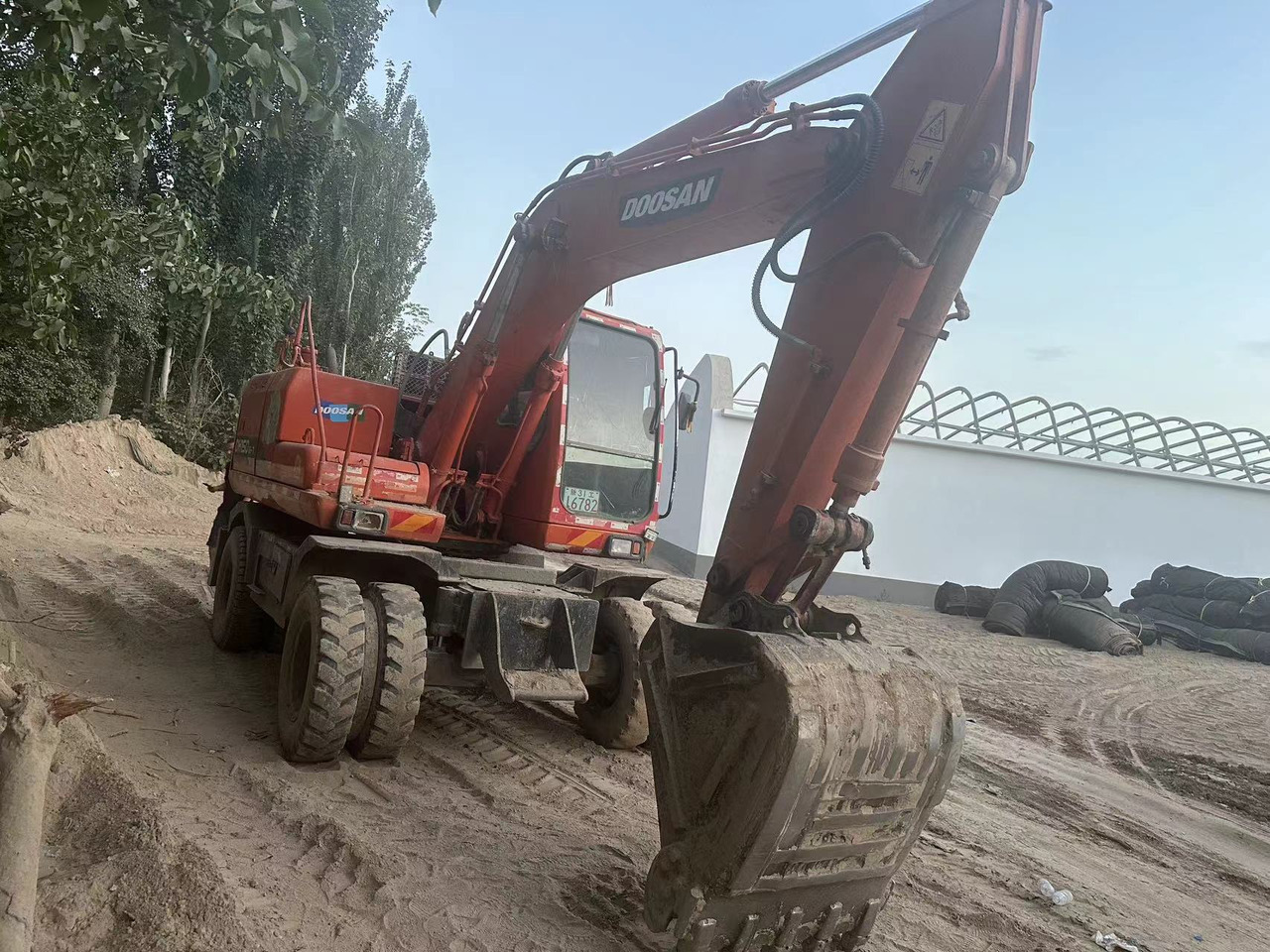 DOOSAN DH150W-7 - Ekskavator me goma: foto 4 DOOSAN DH150W-7 - Ekskavator me goma: foto 4