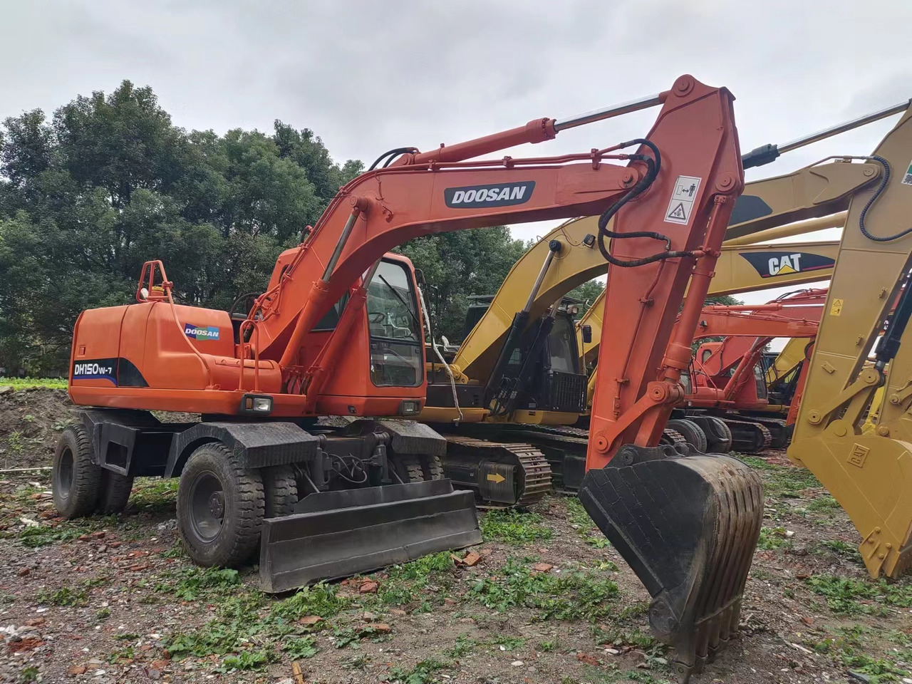 DOOSAN DH150W-7 - Ekskavator me goma: foto 1 DOOSAN DH150W-7 - Ekskavator me goma: foto 1