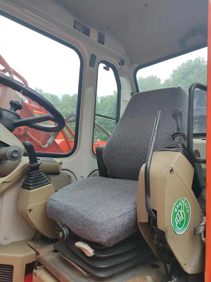 DOOSAN DH150W-7 - Ekskavator me goma: foto 4 DOOSAN DH150W-7 - Ekskavator me goma: foto 4