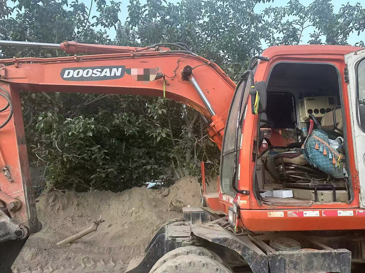 DOOSAN DH150W-7 - Ekskavator me goma: foto 3 DOOSAN DH150W-7 - Ekskavator me goma: foto 3