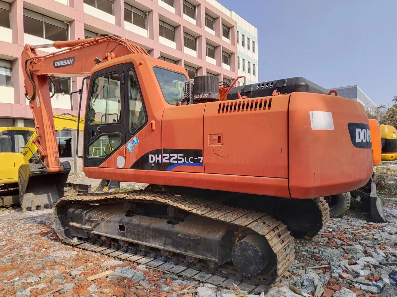 DOOSAN DH225LC-7 - Ekskavator me zinxhirë: foto 2 DOOSAN DH225LC-7 - Ekskavator me zinxhirë: foto 2