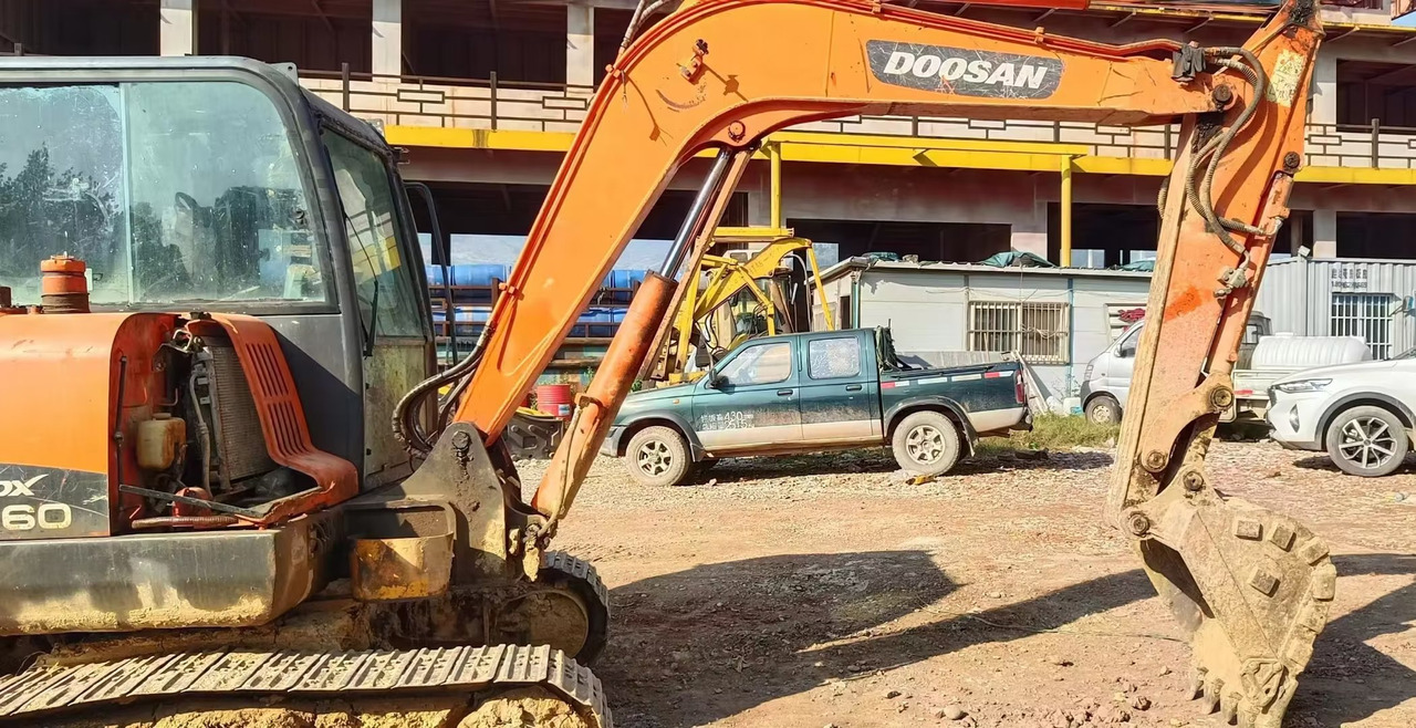 DOOSAN dx60 - Miniekskavator: foto 2 DOOSAN dx60 - Miniekskavator: foto 2
