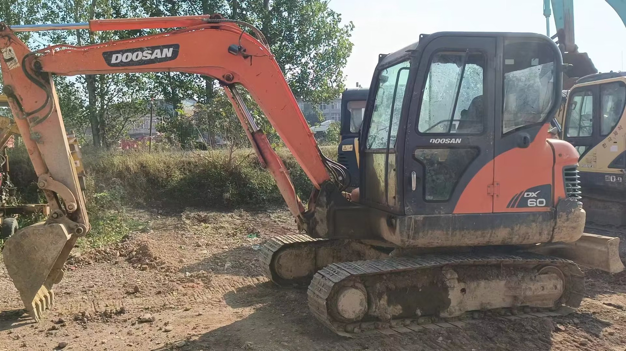 DOOSAN dx60 - Miniekskavator: foto 1 DOOSAN dx60 - Miniekskavator: foto 1