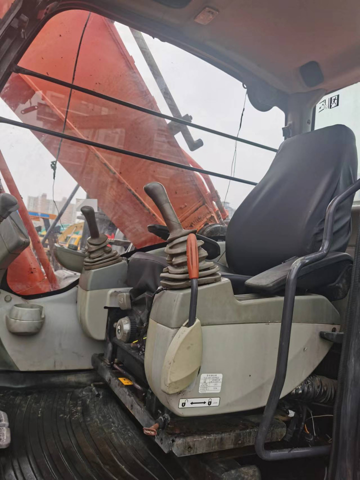 HITACHI ZX360H-5G - Ekskavator me zinxhirë: foto 4 HITACHI ZX360H-5G - Ekskavator me zinxhirë: foto 4