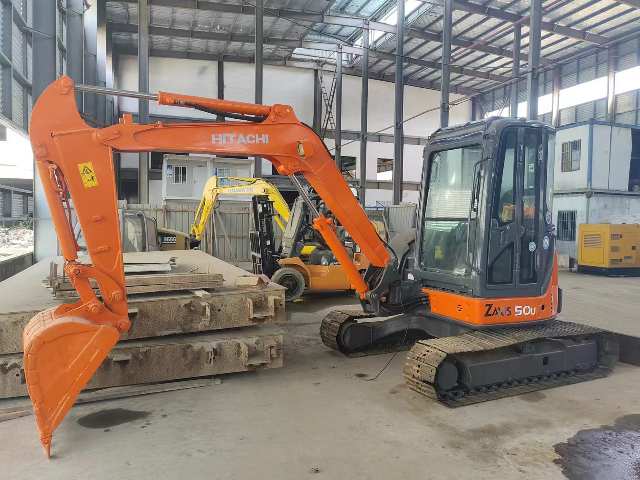 HITACHI ZX50U - Miniekskavator: foto 1 HITACHI ZX50U - Miniekskavator: foto 1