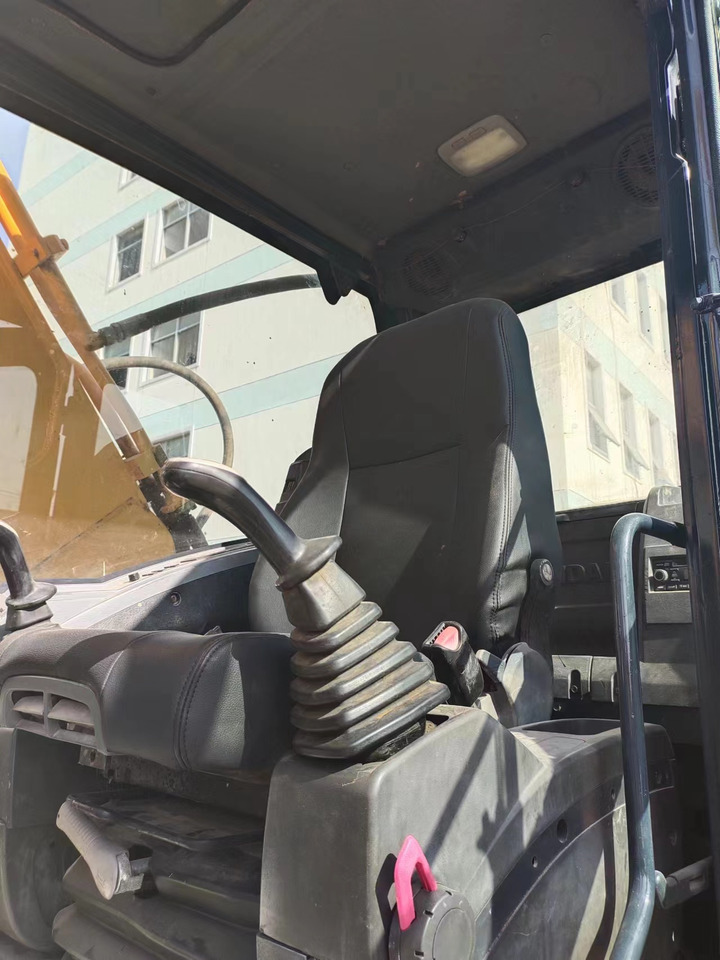 HYUNDAI 220LC-9S - Ekskavator me zinxhirë: foto 4 HYUNDAI 220LC-9S - Ekskavator me zinxhirë: foto 4