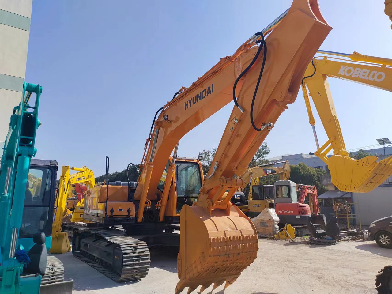 HYUNDAI 220LC-9S - Ekskavator me zinxhirë: foto 1 HYUNDAI 220LC-9S - Ekskavator me zinxhirë: foto 1