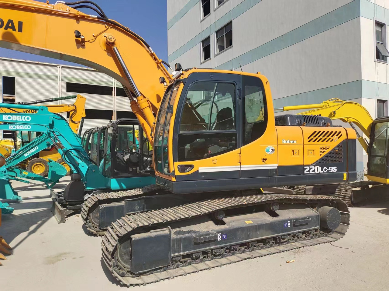 HYUNDAI 220LC-9S - Ekskavator me zinxhirë: foto 3 HYUNDAI 220LC-9S - Ekskavator me zinxhirë: foto 3