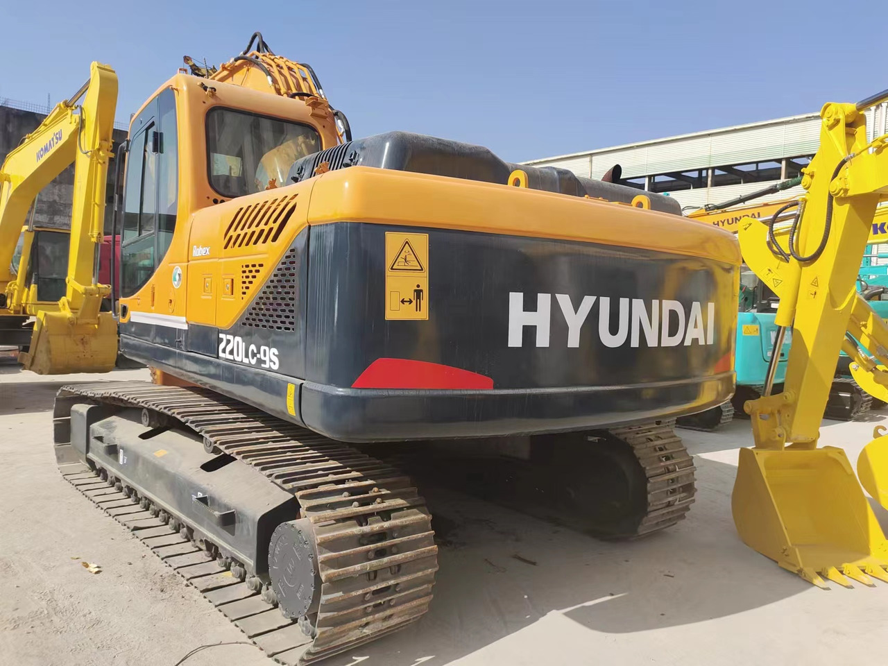 HYUNDAI 220LC-9S - Ekskavator me zinxhirë: foto 2 HYUNDAI 220LC-9S - Ekskavator me zinxhirë: foto 2